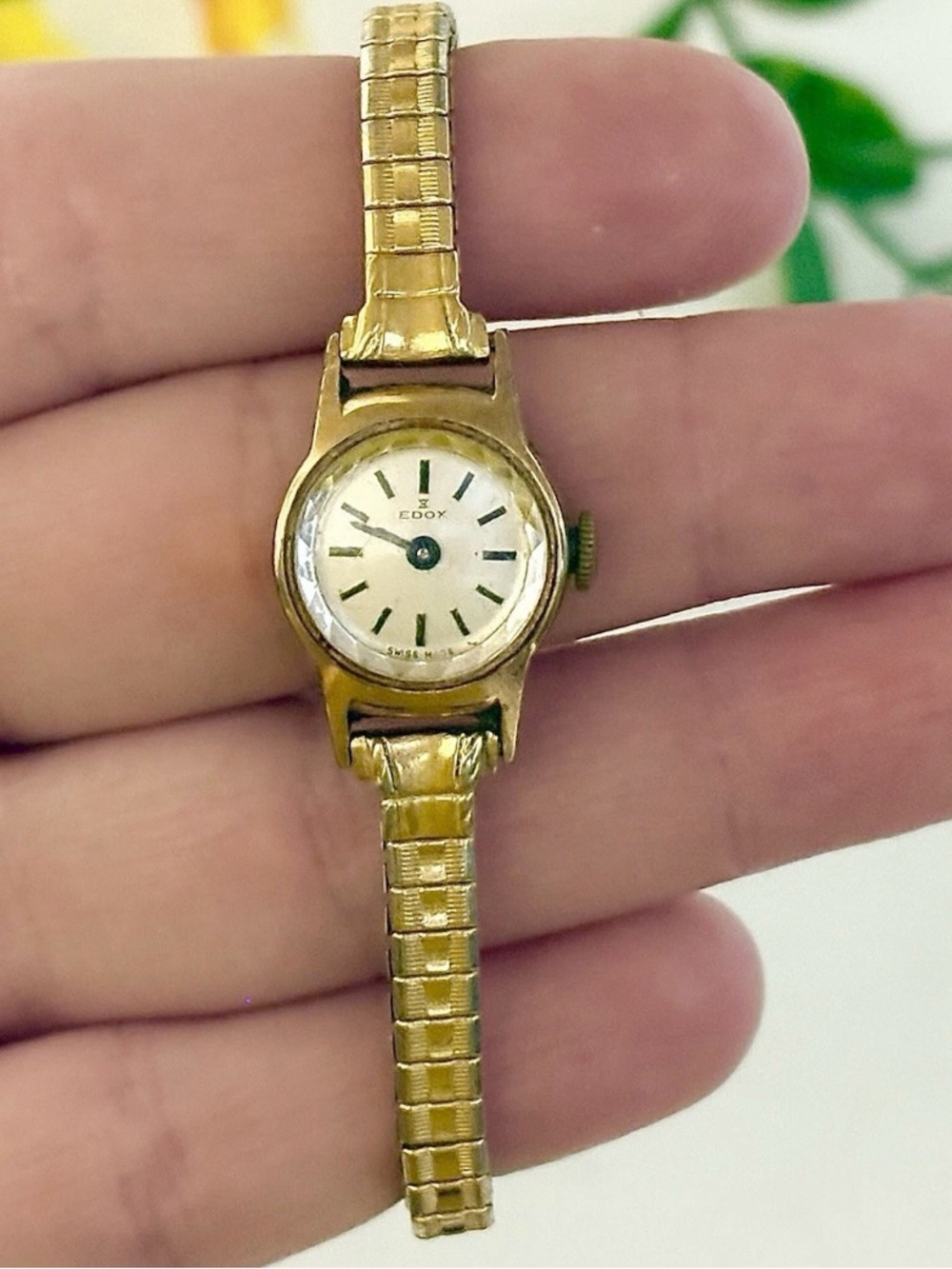 Vintage EDOX Dainty Mechanical Swiss Ladies 17 Jewels Gold Expansion Watch WORKS